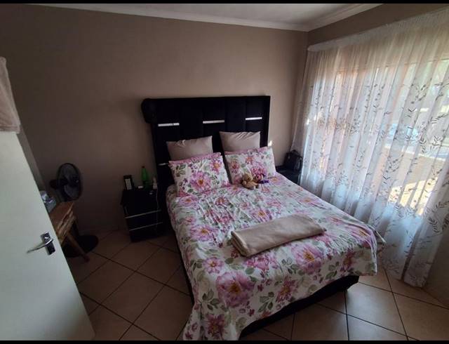 2 BEDROOM TOWNHOUSE FOR SALE IN GENERAL ALBERTSPARK